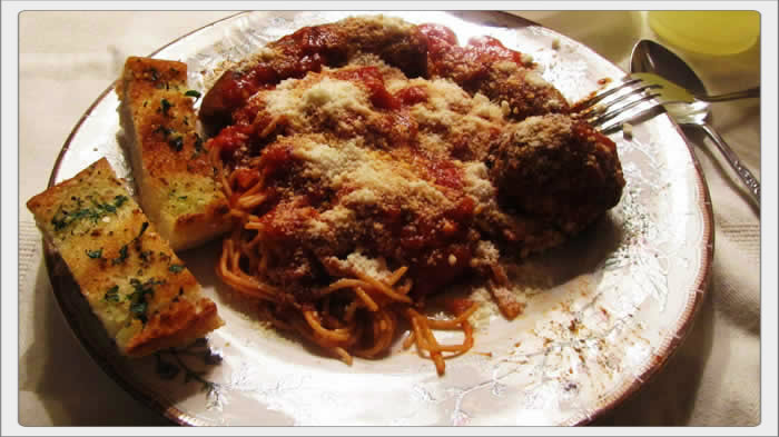 Spaghetti Sauce, Meatballs and Sausage Plate