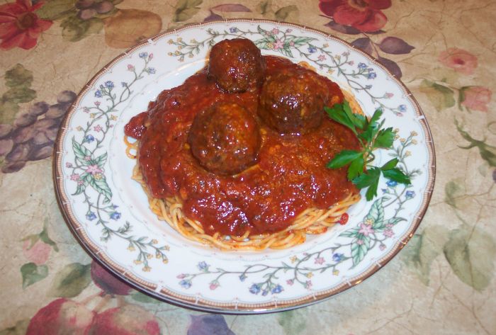 spaghetti sauce and meatballs