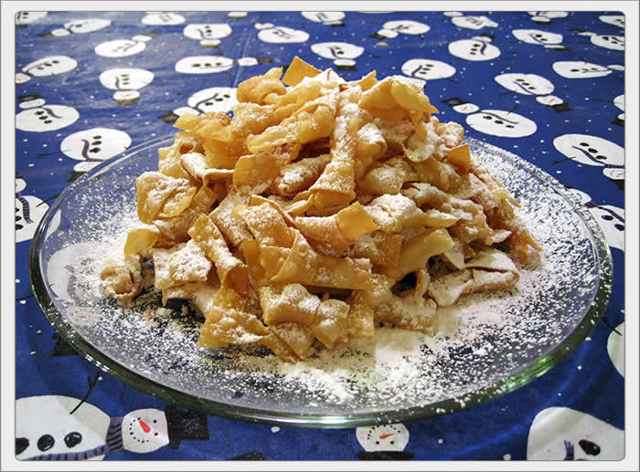 bowtie_cookie_blow-up-01