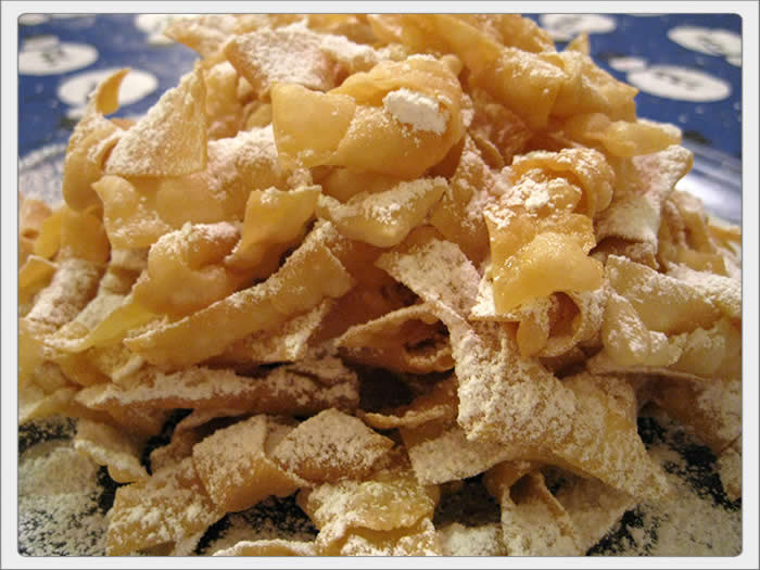 bowtie_cookie_blow-up-02