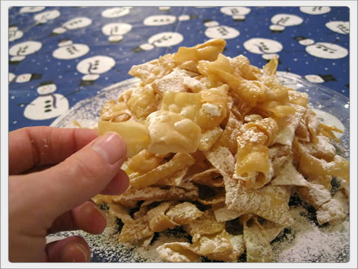 bowtie_cookie_blow-up-03